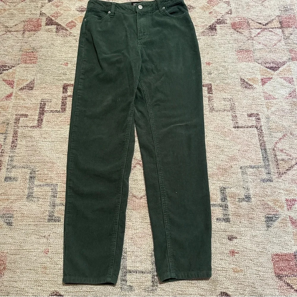 Urban outfitters BDG• Green Corduroy Mom High Rise  Pants Size 26 - Picture 5 of 14